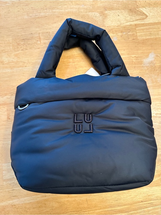 lululemon athletica Handbags - NWT Lululemon On My Level tote small puffy